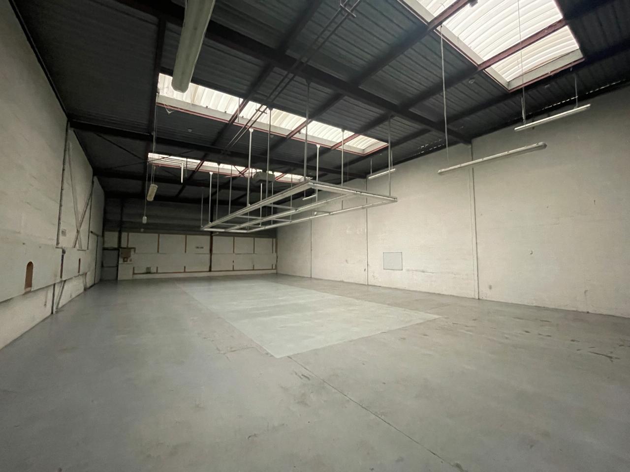 Local d'activité Buc 1015m² Location local d'activité Buc Yvelines OLACT2426780 9